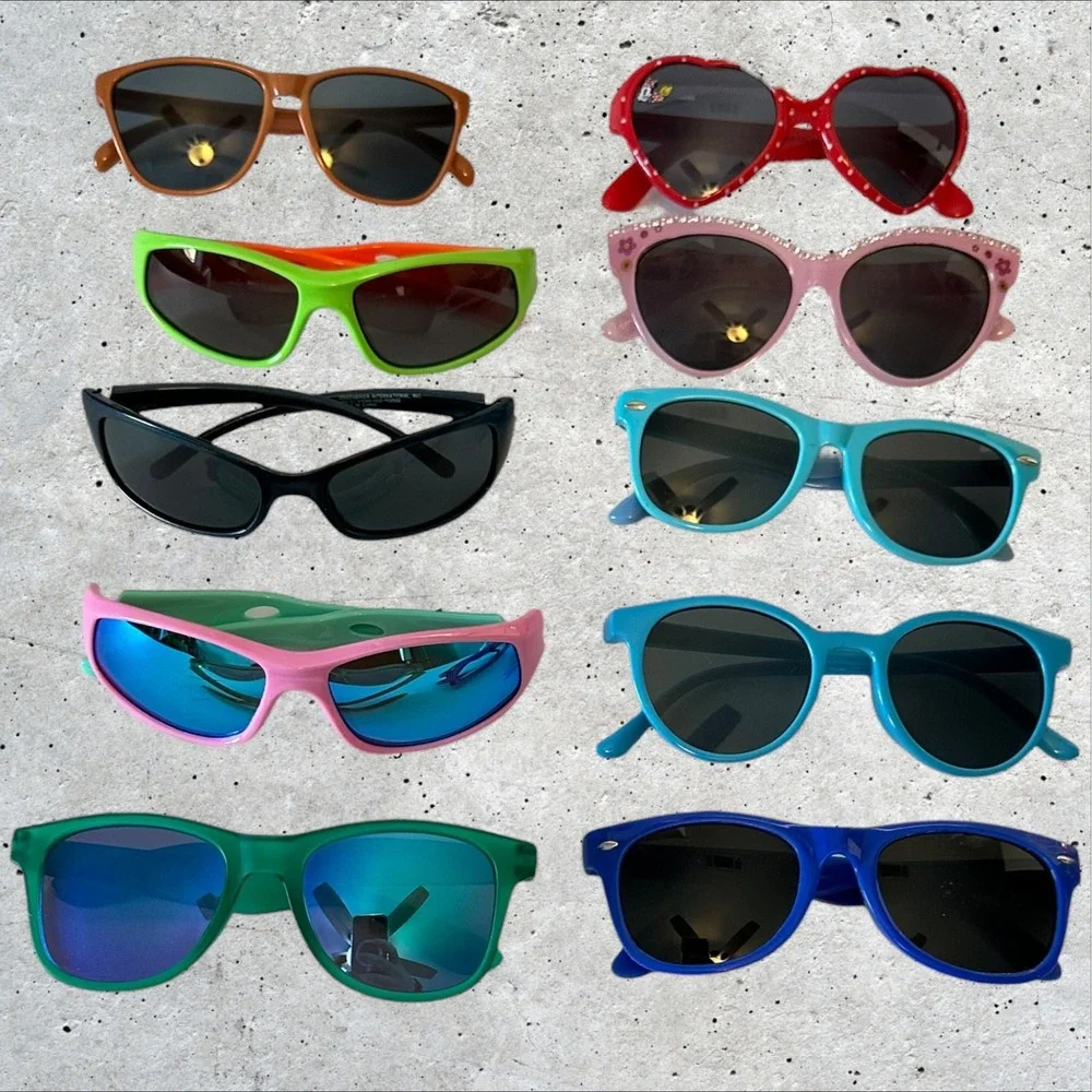 Lot of 20+ Kids Sunglasses Inc.‎ Disney Bluey Mixed Styles Boys Girls